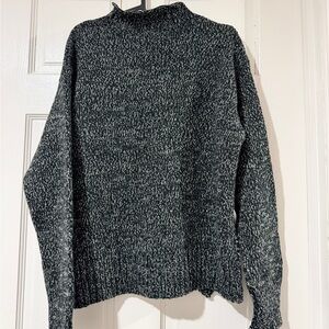 ZARA SLIT HEM
TWISTED YARN KNIT SWEATER
